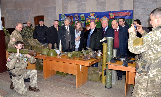 Виставка військового спорядження із зони АТО